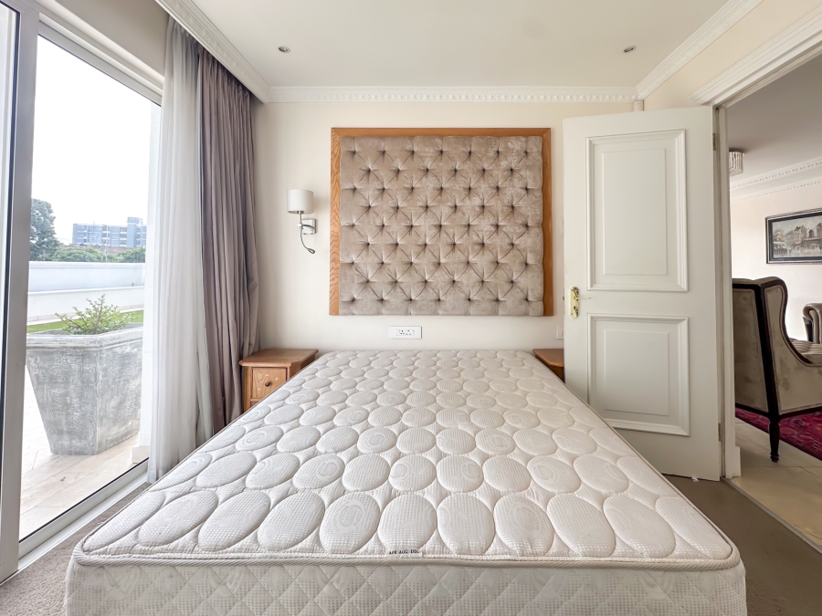 2 Bedroom Property for Sale in Sea Point Western Cape